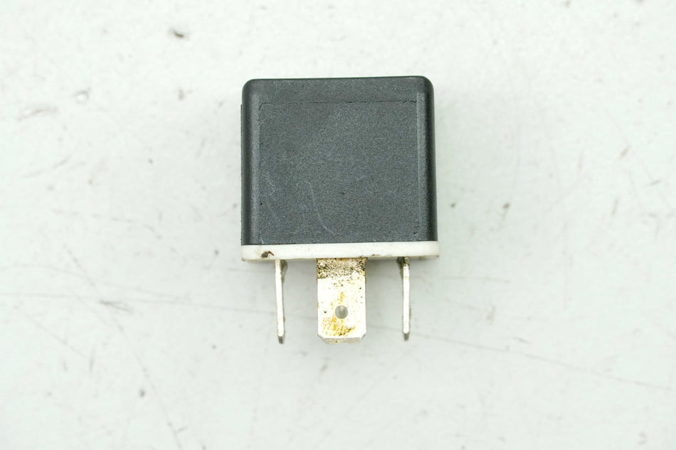 TRIUMPH SPEED TRIPLE 955 i 595 N Relais Hella 12V 01RA001  4RA940010-71
