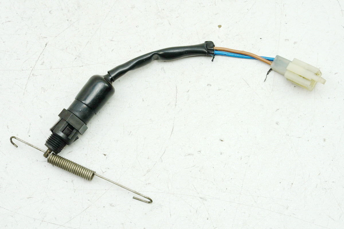 TRIUMPH SPEED TRIPLE 955 i 595 N Interruptor de luz de freno trasero (para cilindro de freno de pie)