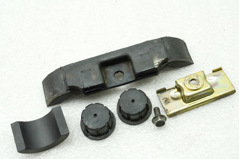 YAMAHA DT 125 R 4BL Soporte Depósito Gomas Apoyo Amortiguador Placa de sujeción Tornillo