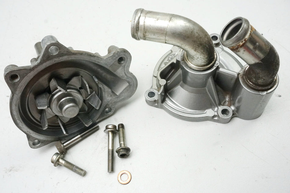 HONDA CB 650 FA RC75 Wasserpumpe Deckel Motordeckel Water Pump