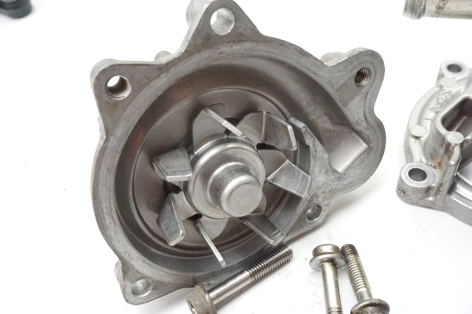 HONDA CB 650 FA RC75 Wasserpumpe Deckel Motordeckel Water Pump