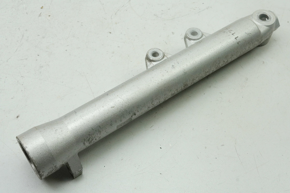 SUZUKI RG 125 NF12B GAMMA Tauchrohr links Gabelfuß (für Standrohr Gabelholm)