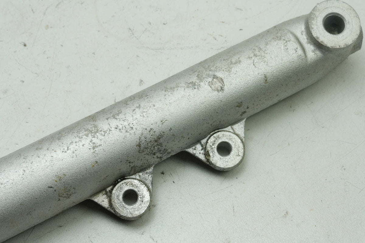 SUZUKI RG 125 NF12B GAMMA Tauchrohr links Gabelfuß (für Standrohr Gabelholm)