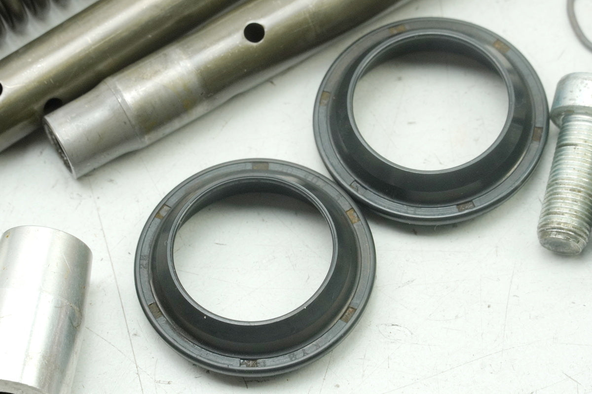 SUZUKI RG 125 NF12B GAMMA Gabel Innenteile Dämpfer Feder Hülse Kartusche