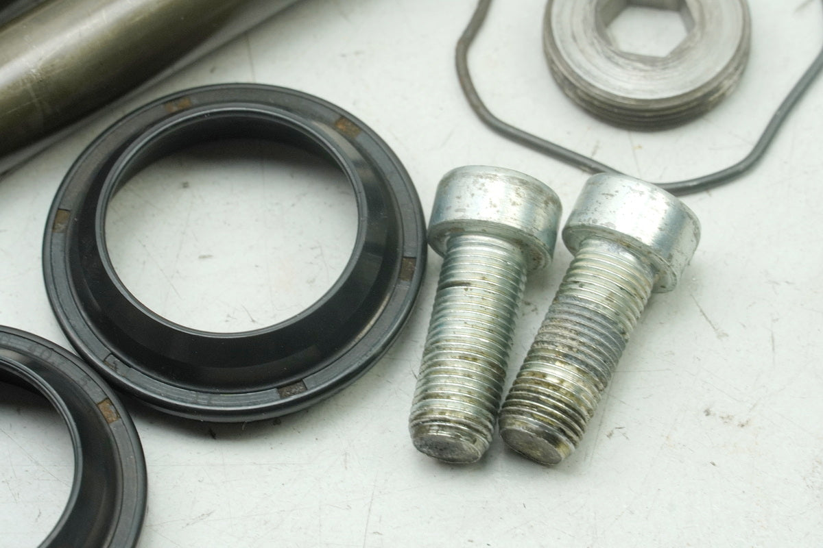 SUZUKI RG 125 NF12B GAMMA Gabel Innenteile Dämpfer Feder Hülse Kartusche