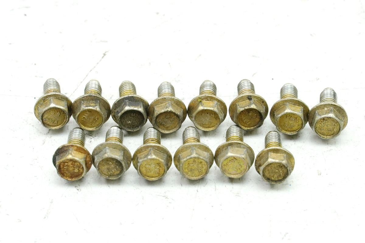 TRIUMPH SPEED TRIPLE 955 i 595 N Tornillos para bomba de combustible (en el depósito) T3330891