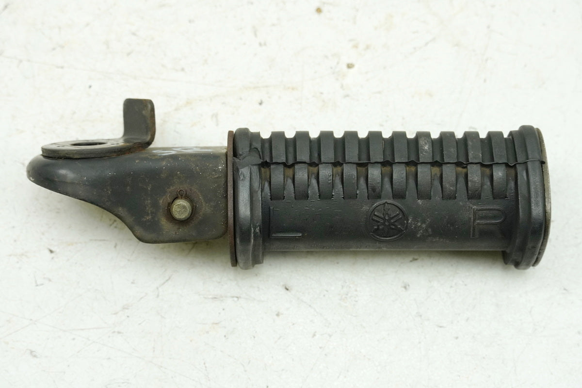 YAMAHA SR 250 3Y8 Reposapiés derecho pasajero Soporte Placa reposapiés Soporte reposapiés