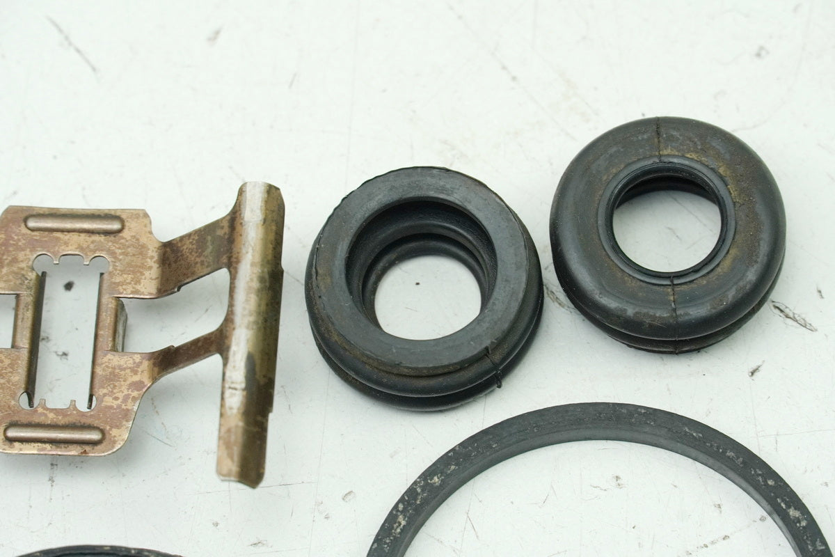KAWASAKI Z 750 E KZ750E Rear Brake Caliper Brake Pistons Brake Caliper Anchor Plate