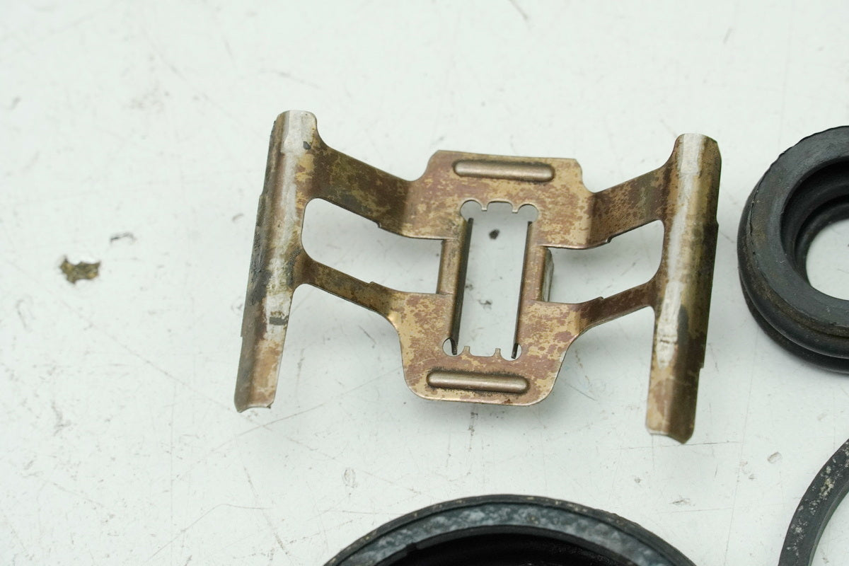 KAWASAKI Z 750 E KZ750E Rear Brake Caliper Brake Pistons Brake Caliper Anchor Plate