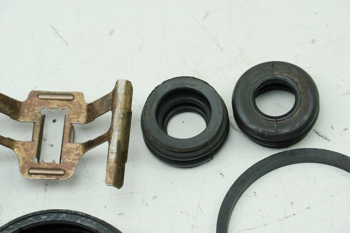 KAWASAKI Z 750 E KZ750E Rear Brake Caliper Brake Pistons Brake Caliper Anchor Plate
