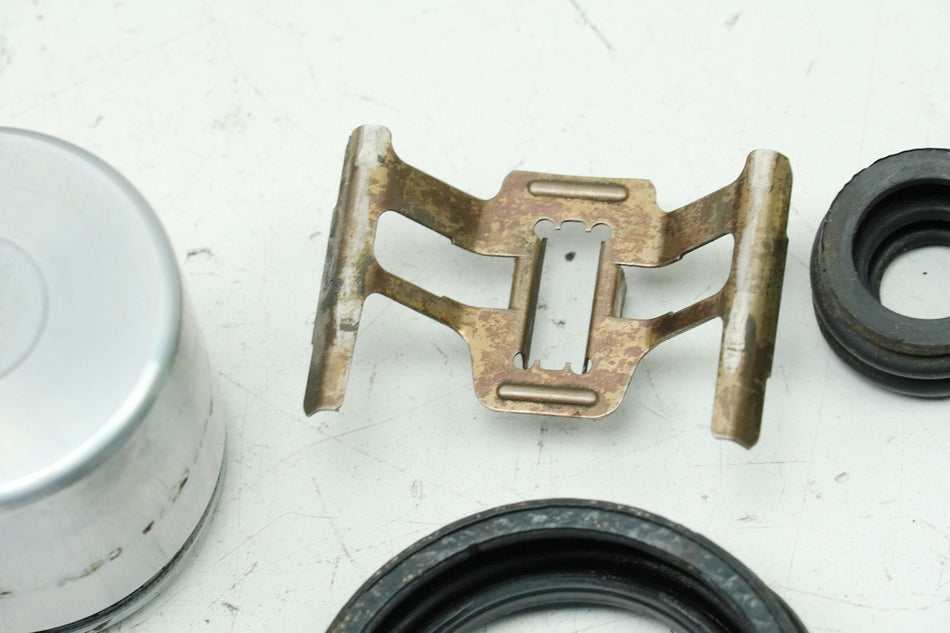 KAWASAKI Z 750 E KZ750E Bremssattel hinten Bremskolben Bremszange Ankerplatte