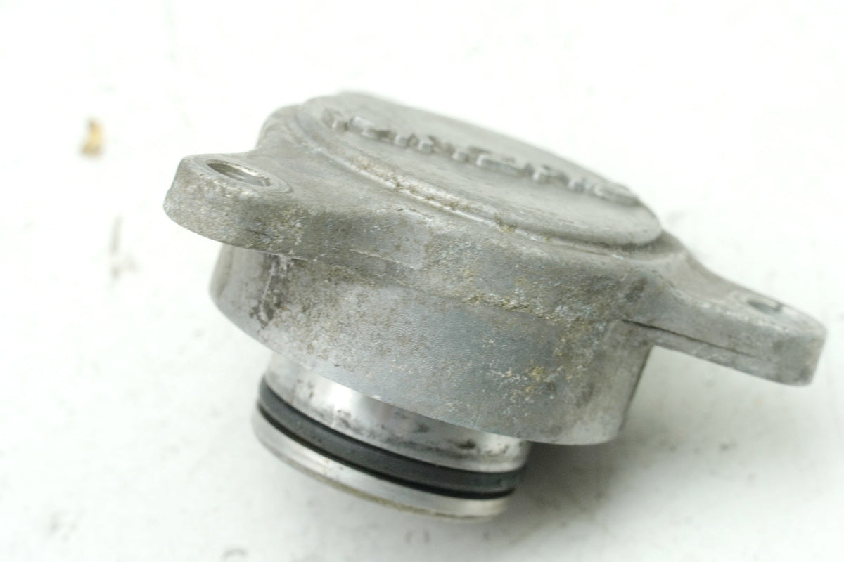 SUZUKI RG 125 NF12B GAMMA Motordeckel Bolzen Kolben (für Zylinder Motor)