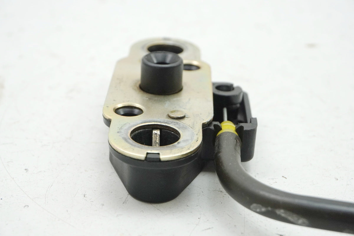 SUZUKI TU 125 XT Cerradura de asiento, mecanismo de apertura, cable