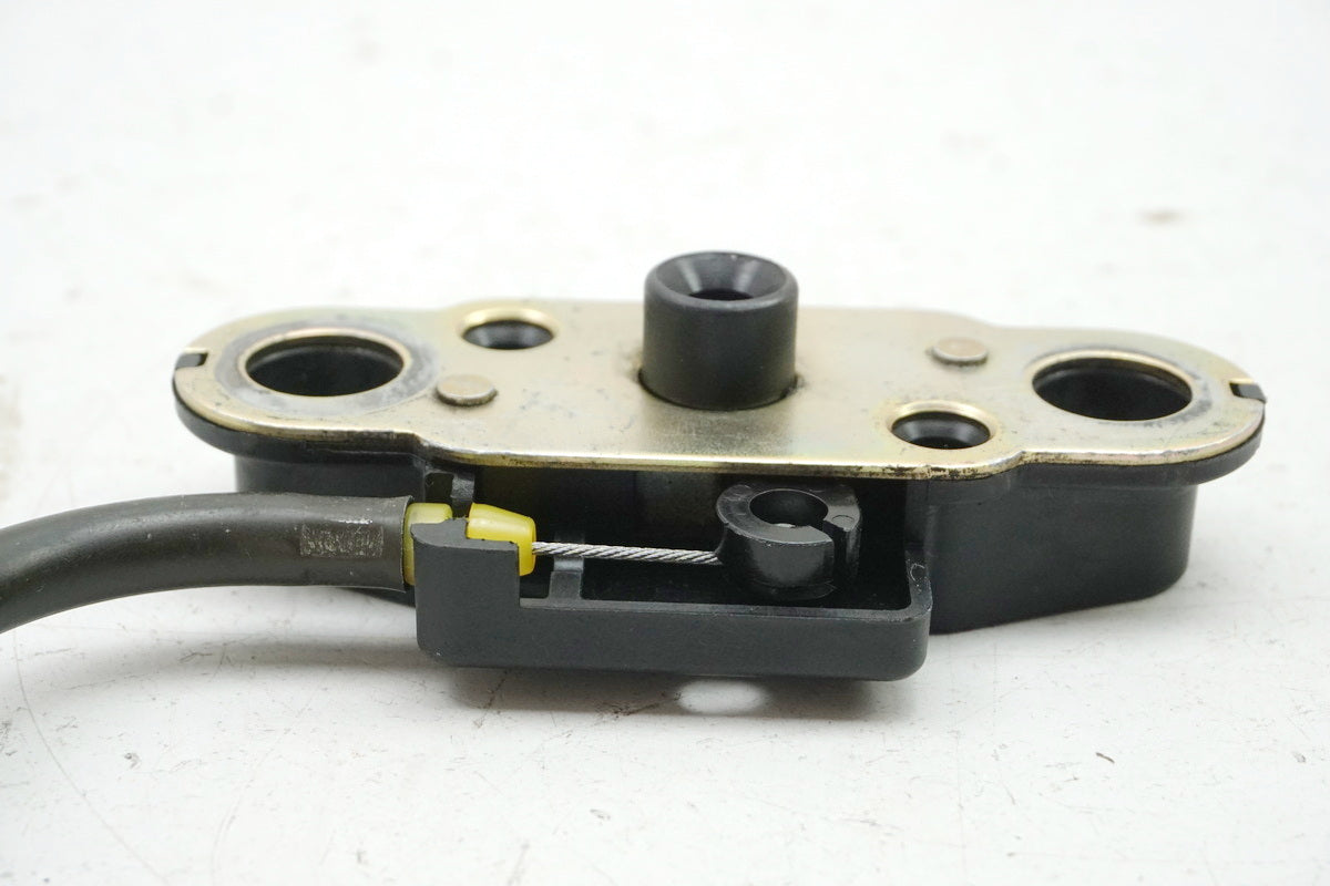 SUZUKI TU 125 XT Cerradura de asiento, mecanismo de apertura, cable