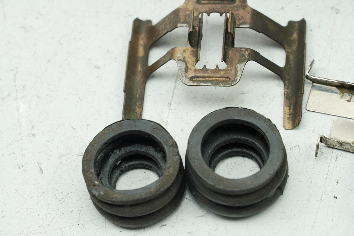 KAWASAKI Z 750 E KZ750E Brake Caliper Right Brake Piston Brake Caliper Anchor Plate