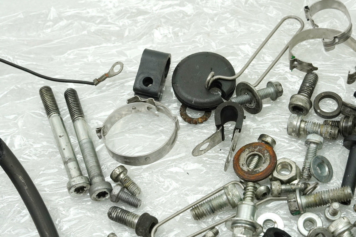 MOTO MORINI CORSARO 1200 Schrauben Kleinteile Muttern (für Rahmen Verkleidung)