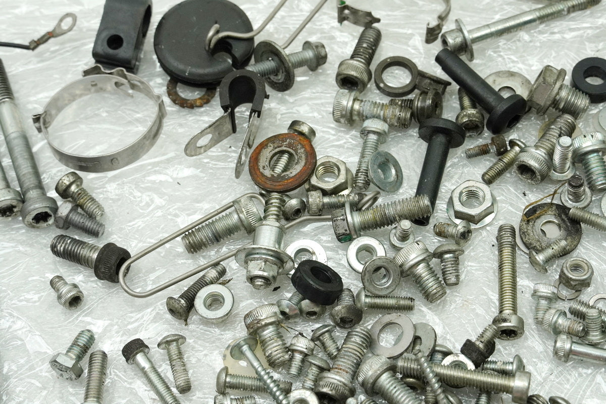 MOTO MORINI CORSARO 1200 Schrauben Kleinteile Muttern (für Rahmen Verkleidung)