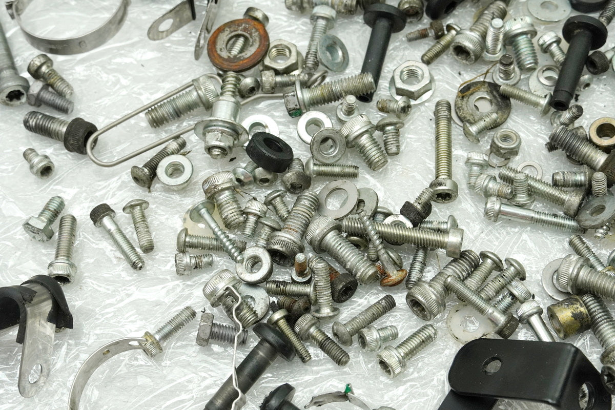 MOTO MORINI CORSARO 1200 Schrauben Kleinteile Muttern (für Rahmen Verkleidung)