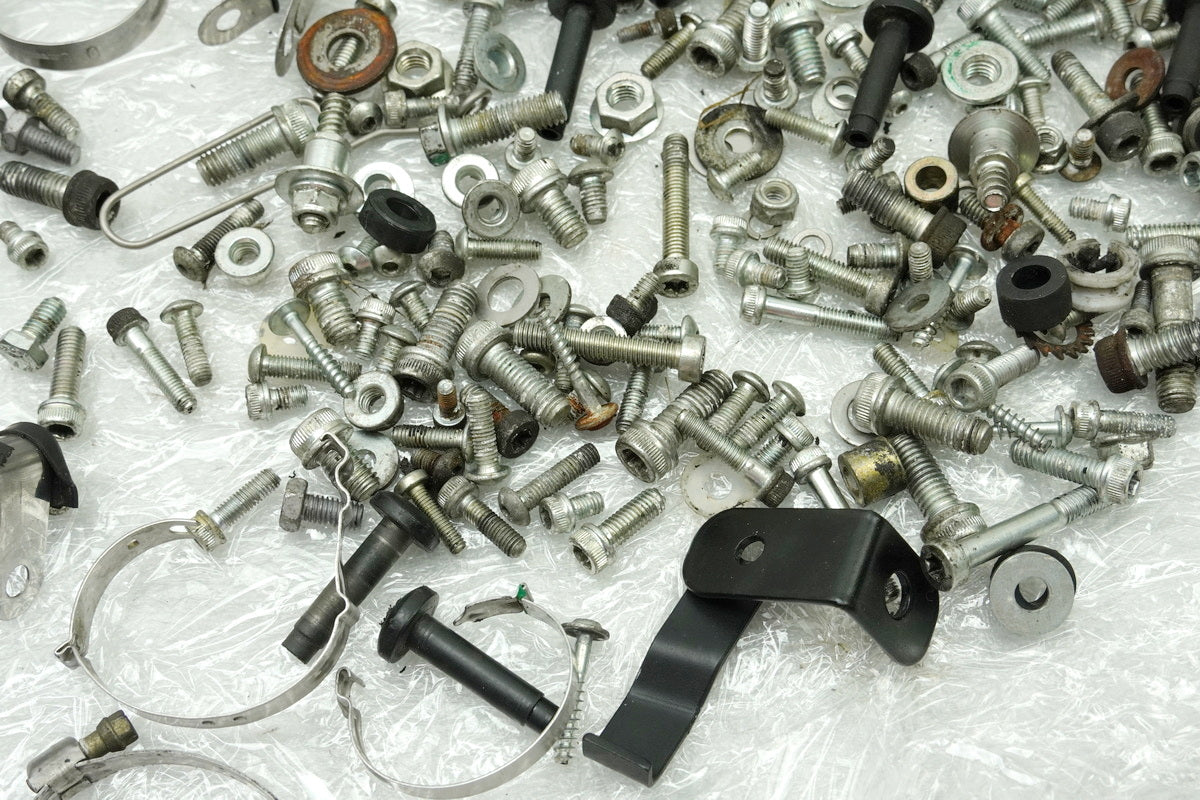 MOTO MORINI CORSARO 1200 Schrauben Kleinteile Muttern (für Rahmen Verkleidung)