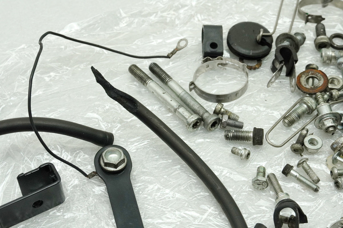 MOTO MORINI CORSARO 1200 Schrauben Kleinteile Muttern (für Rahmen Verkleidung)