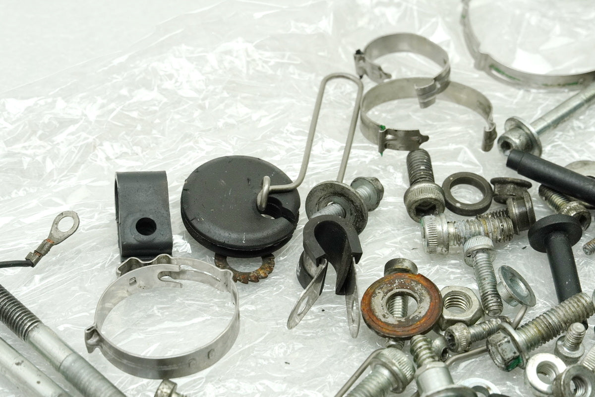 MOTO MORINI CORSARO 1200 Schrauben Kleinteile Muttern (für Rahmen Verkleidung)