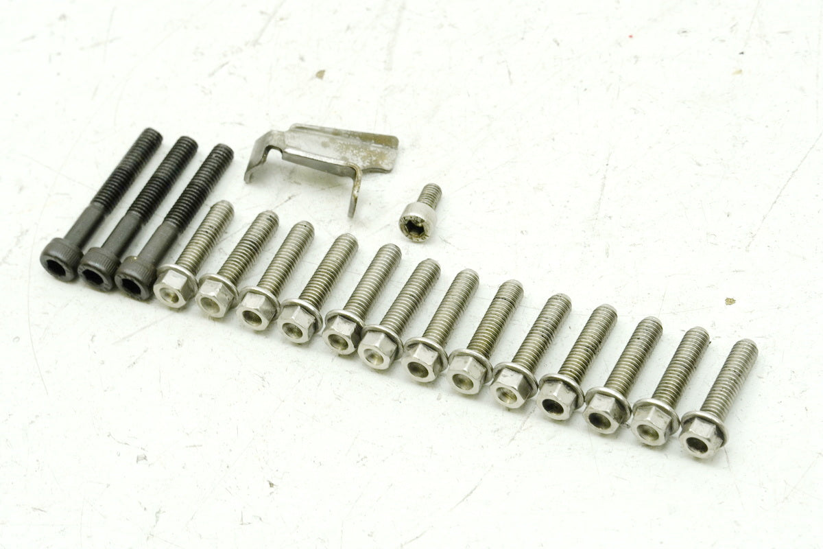 TRIUMPH SPEED TRIPLE 955 i 595 N Schrauben für Limadeckel Stator Motordeckel