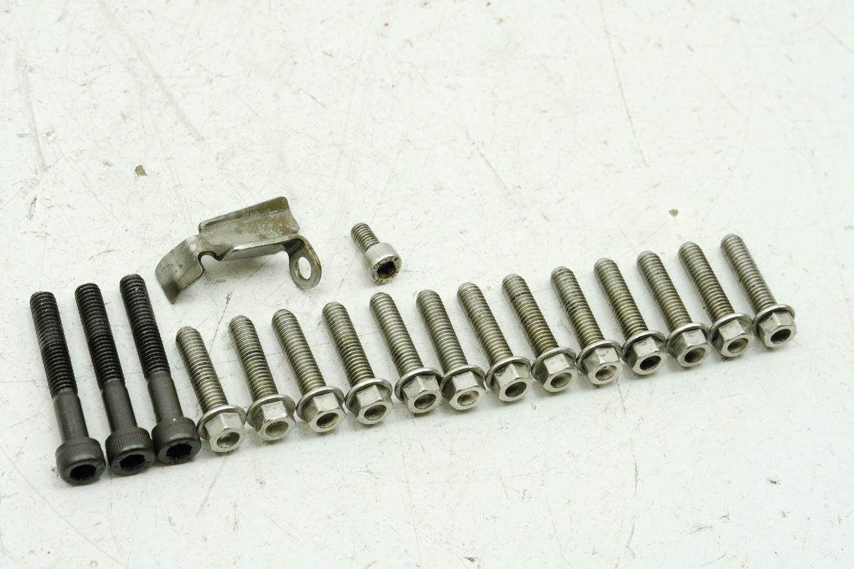 TRIUMPH SPEED TRIPLE 955 i 595 N Schrauben für Limadeckel Stator Motordeckel