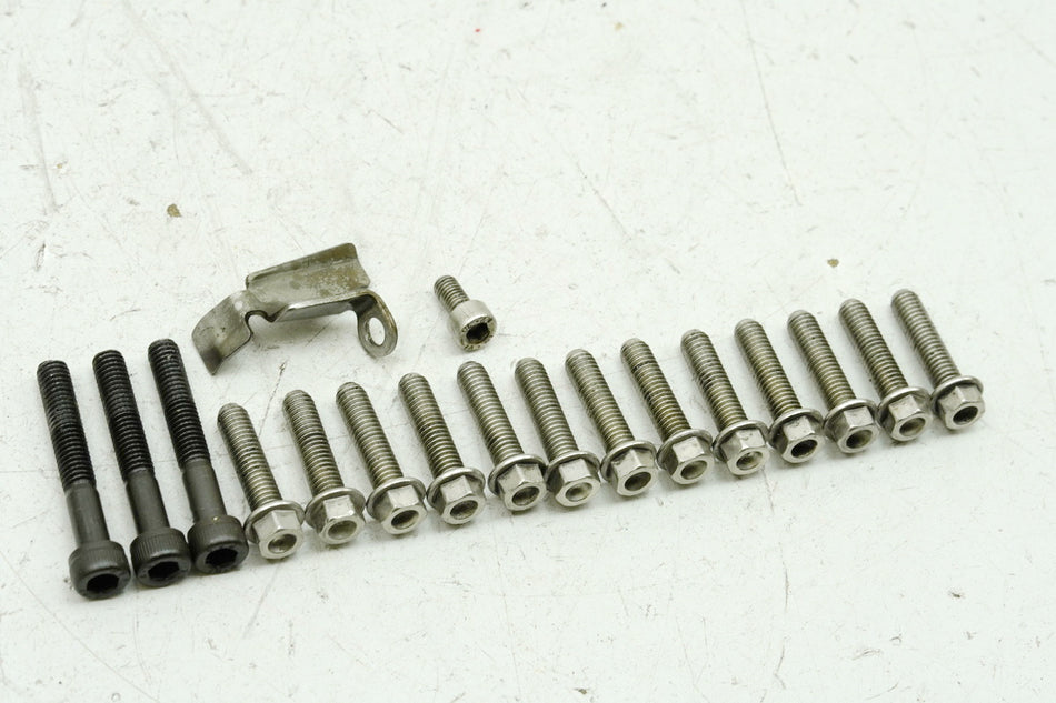 TRIUMPH SPEED TRIPLE 955 i 595 N Schrauben für Limadeckel Stator Motordeckel