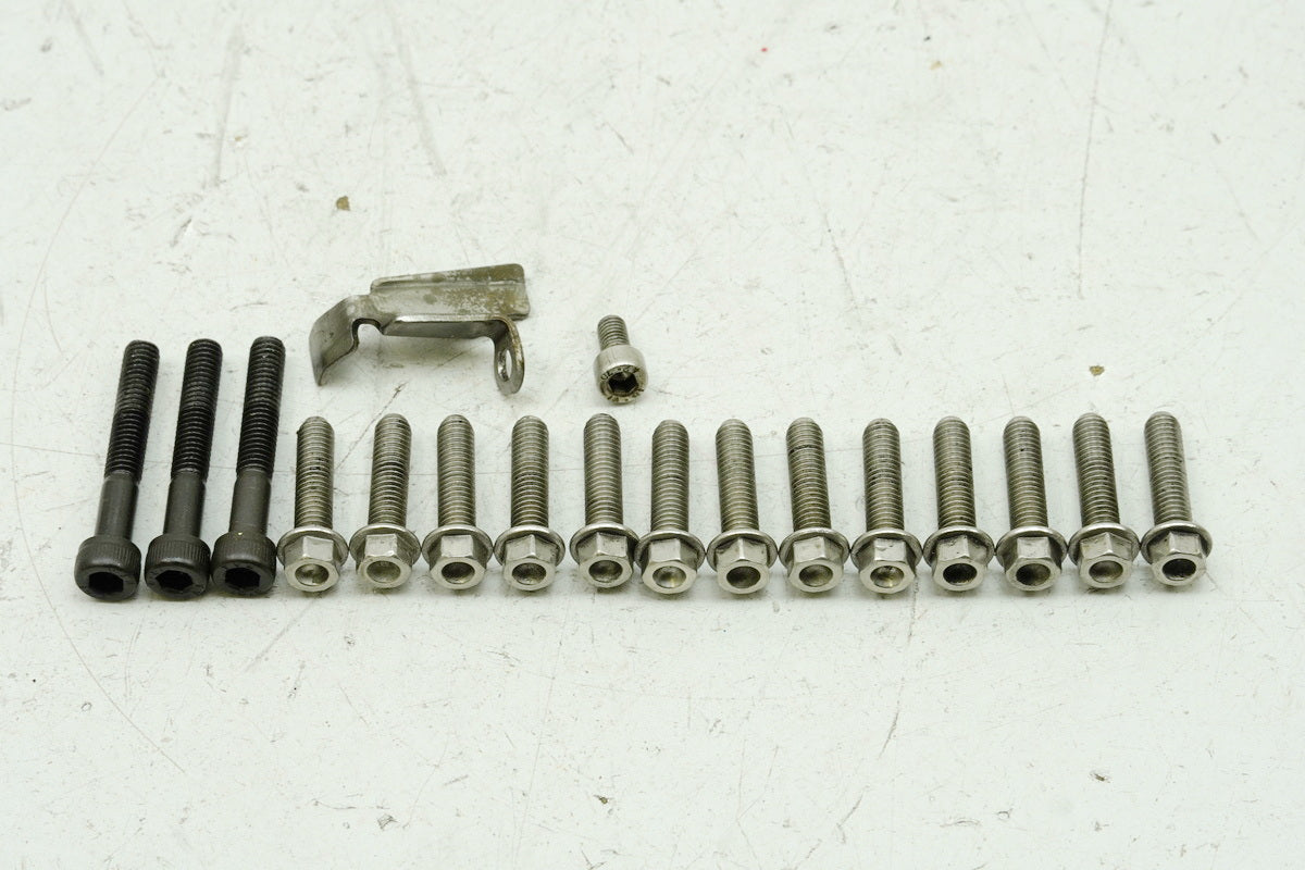 TRIUMPH SPEED TRIPLE 955 i 595 N Schrauben für Limadeckel Stator Motordeckel