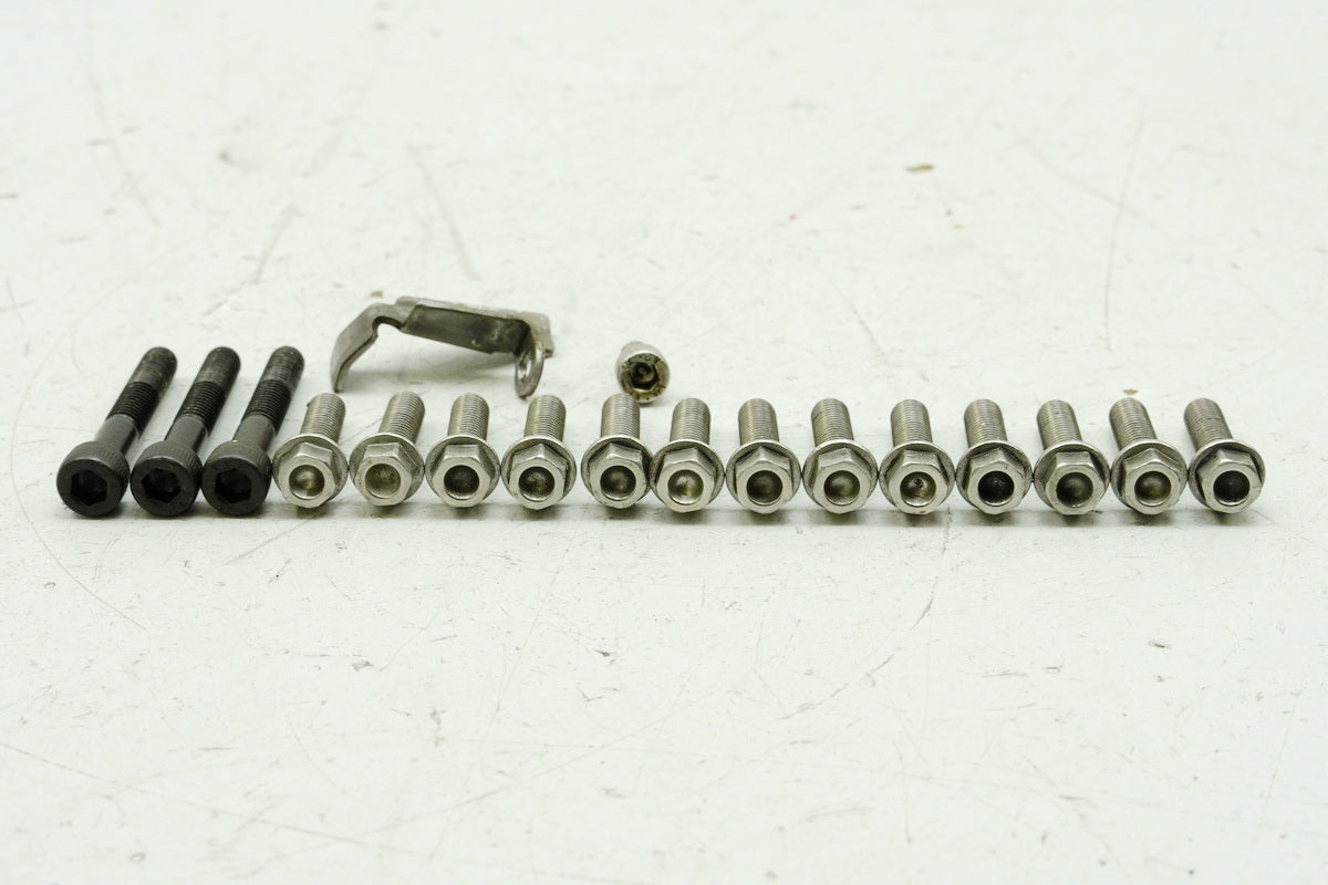 TRIUMPH SPEED TRIPLE 955 i 595 N Schrauben für Limadeckel Stator Motordeckel