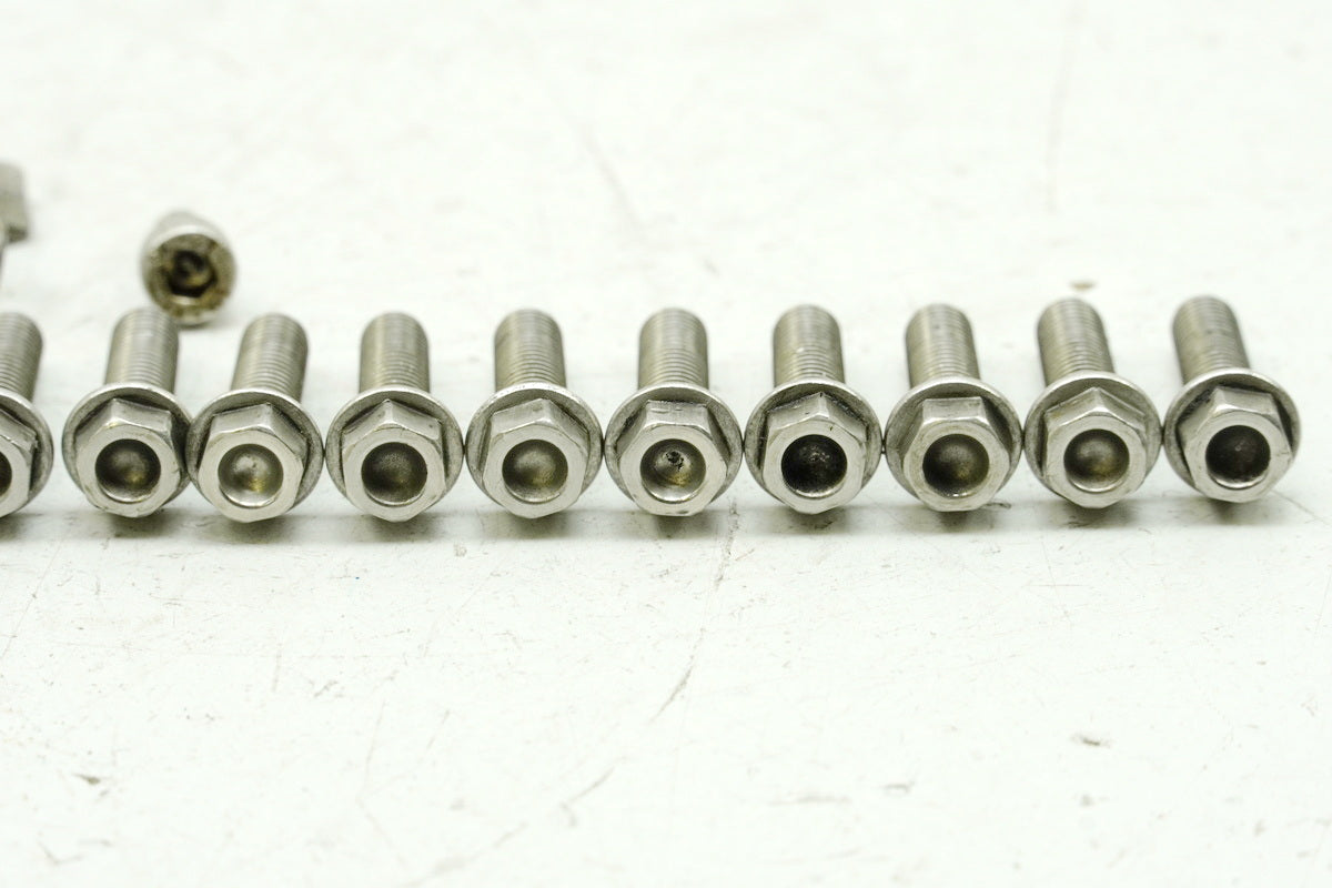 TRIUMPH SPEED TRIPLE 955 i 595 N Schrauben für Limadeckel Stator Motordeckel