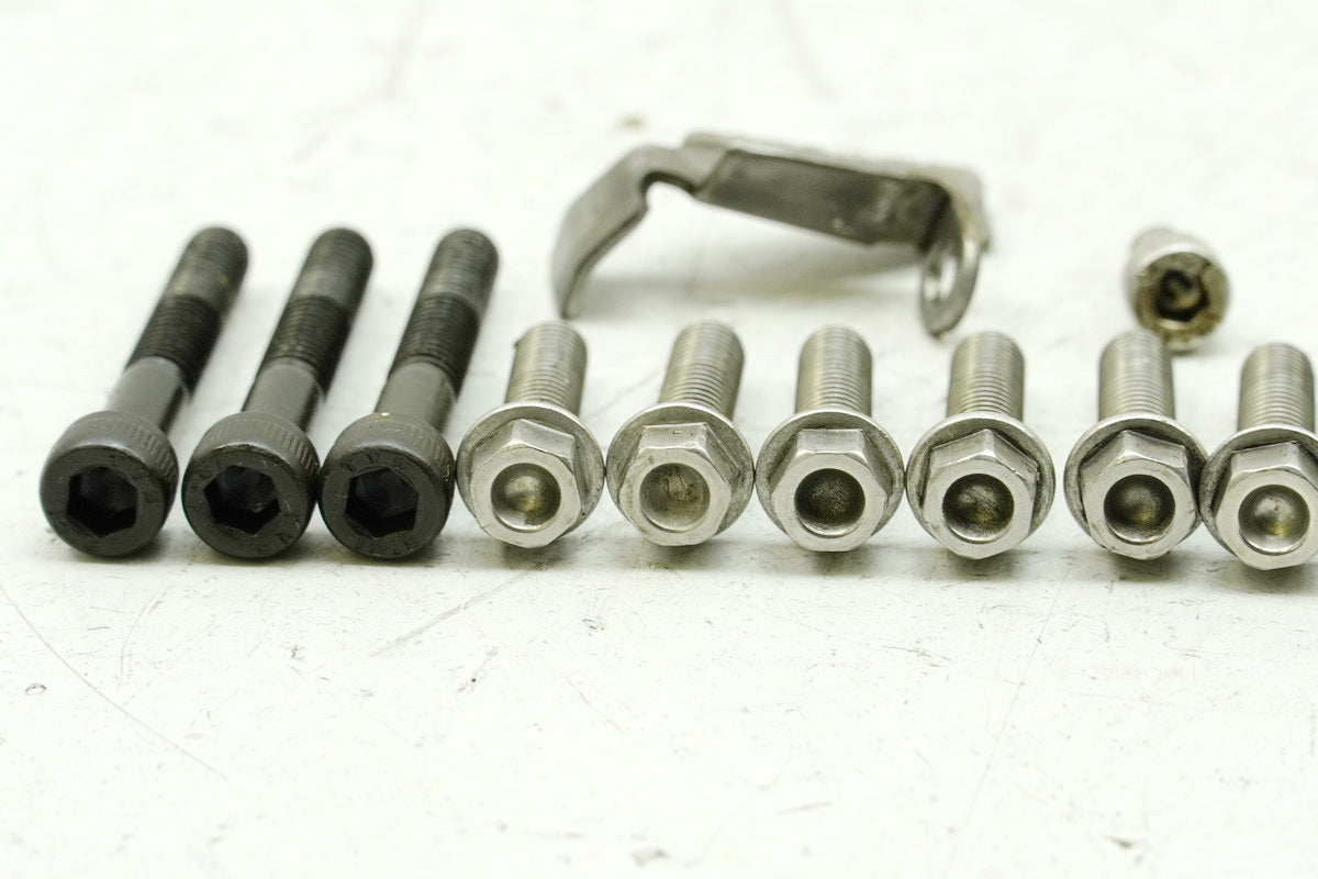 TRIUMPH SPEED TRIPLE 955 i 595 N Schrauben für Limadeckel Stator Motordeckel