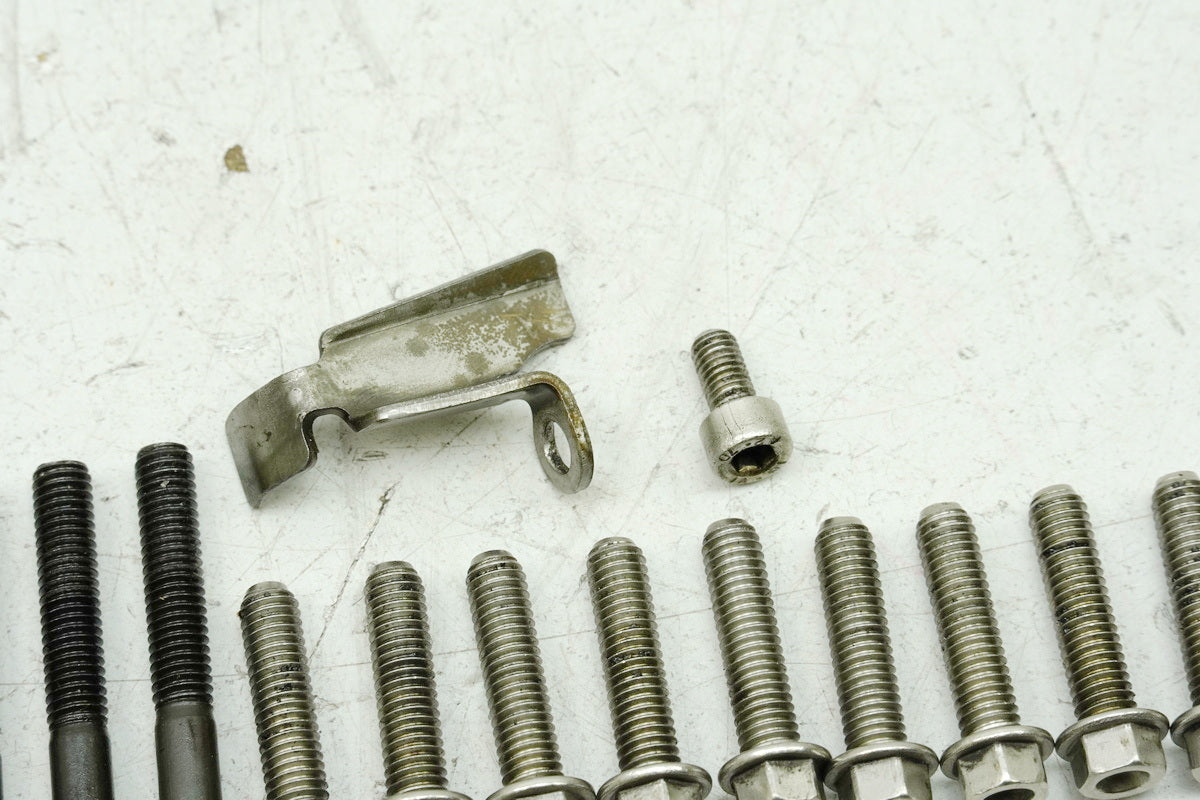 TRIUMPH SPEED TRIPLE 955 i 595 N Schrauben für Limadeckel Stator Motordeckel