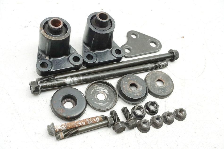 KAWASAKI ZR7 ZR750F Soporte Motor Eje Tornillo Pernos Soportes Motor Bujes