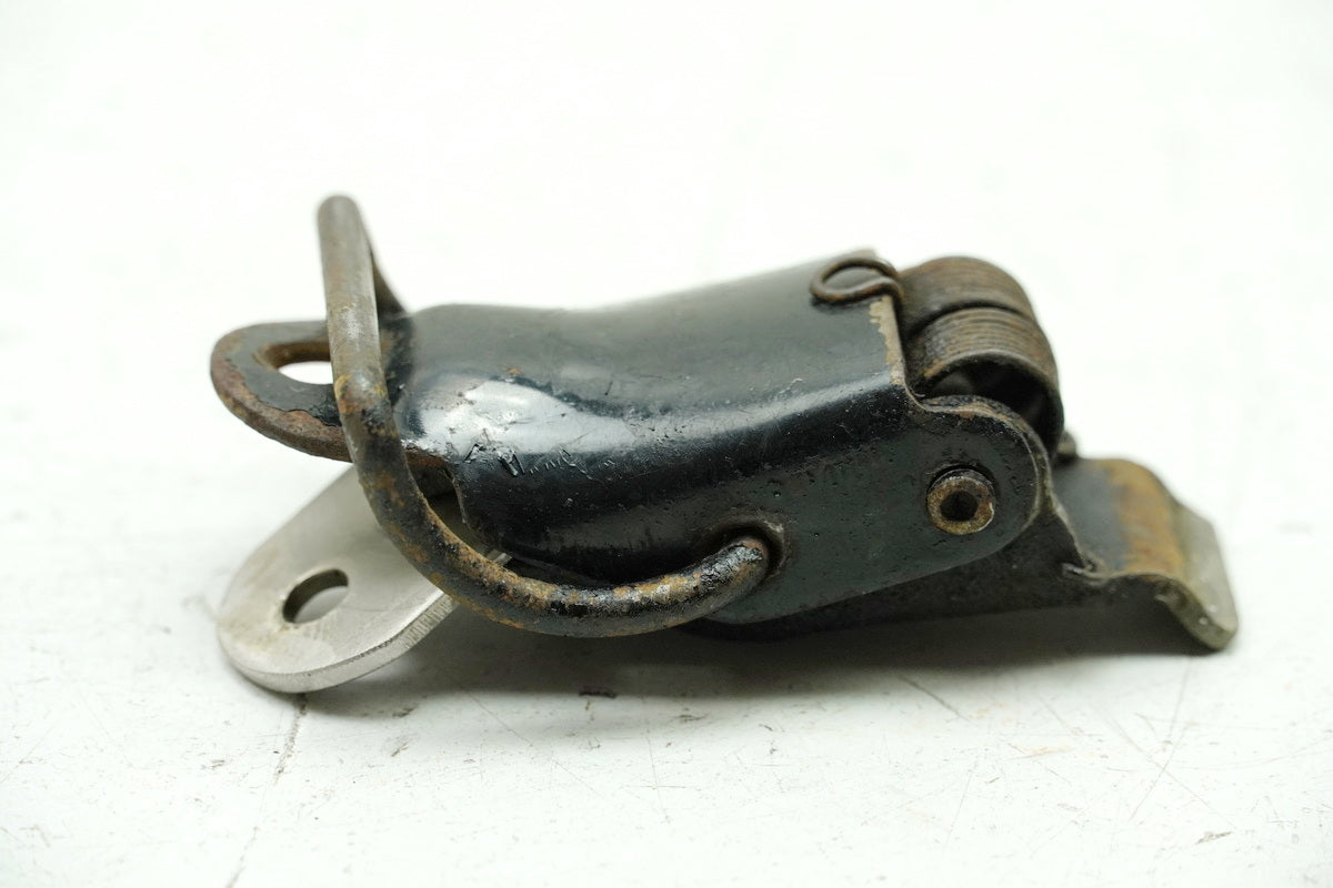 YAMAHA DS7 250 Scharnier Sitzbank Halter Träger Öffner Verschluß