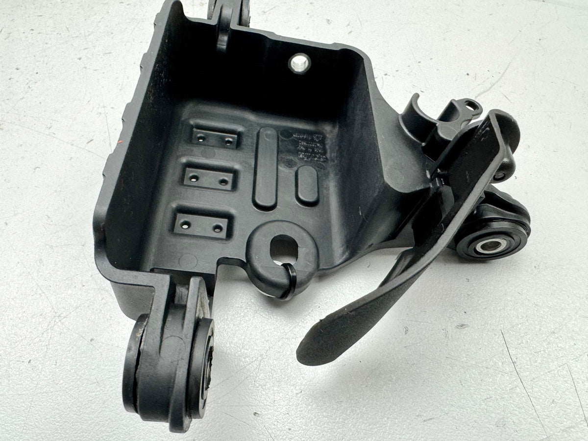 APRILIA RS 125 XA GP Replica Halterung ABS Pumpe Druckmodulator Träger Kasten