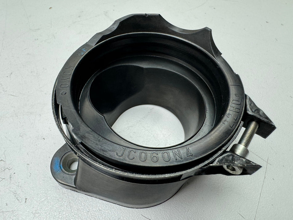 SUZUKI VLR 1800 T WVCT C 1800R Ansaugstutzen vorn hinten Gummi Stutzen für Motor