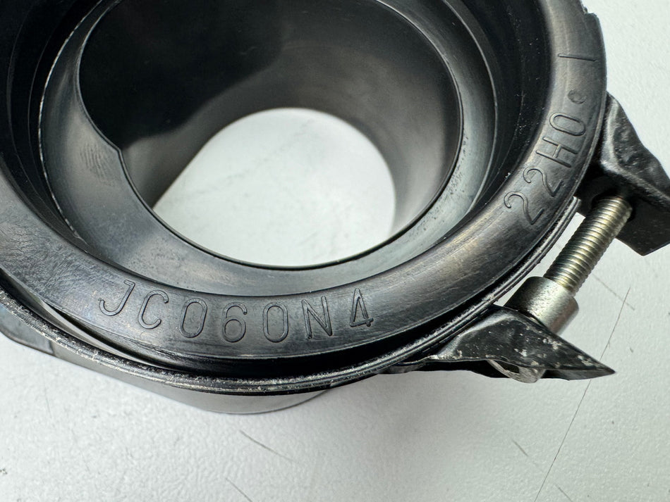 SUZUKI VLR 1800 T WVCT C 1800R Ansaugstutzen vorn hinten Gummi Stutzen für Motor