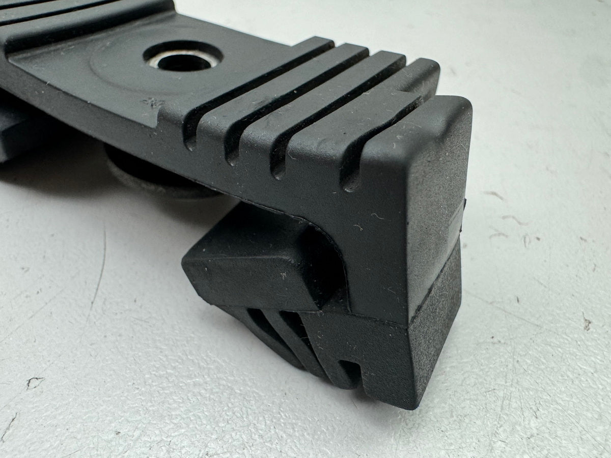 Honda CBR 900 SC28 Gummi Dämpfer Puffer Tank hinten Kraftstofftank Hülse 92-95