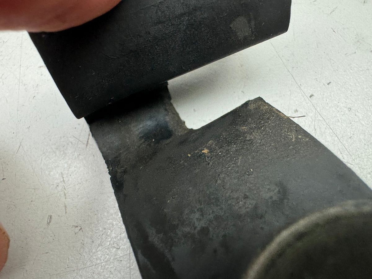 Honda CBR 900 SC28 Gummi Dämpfer Puffer Tank hinten Kraftstofftank Hülse 92-95