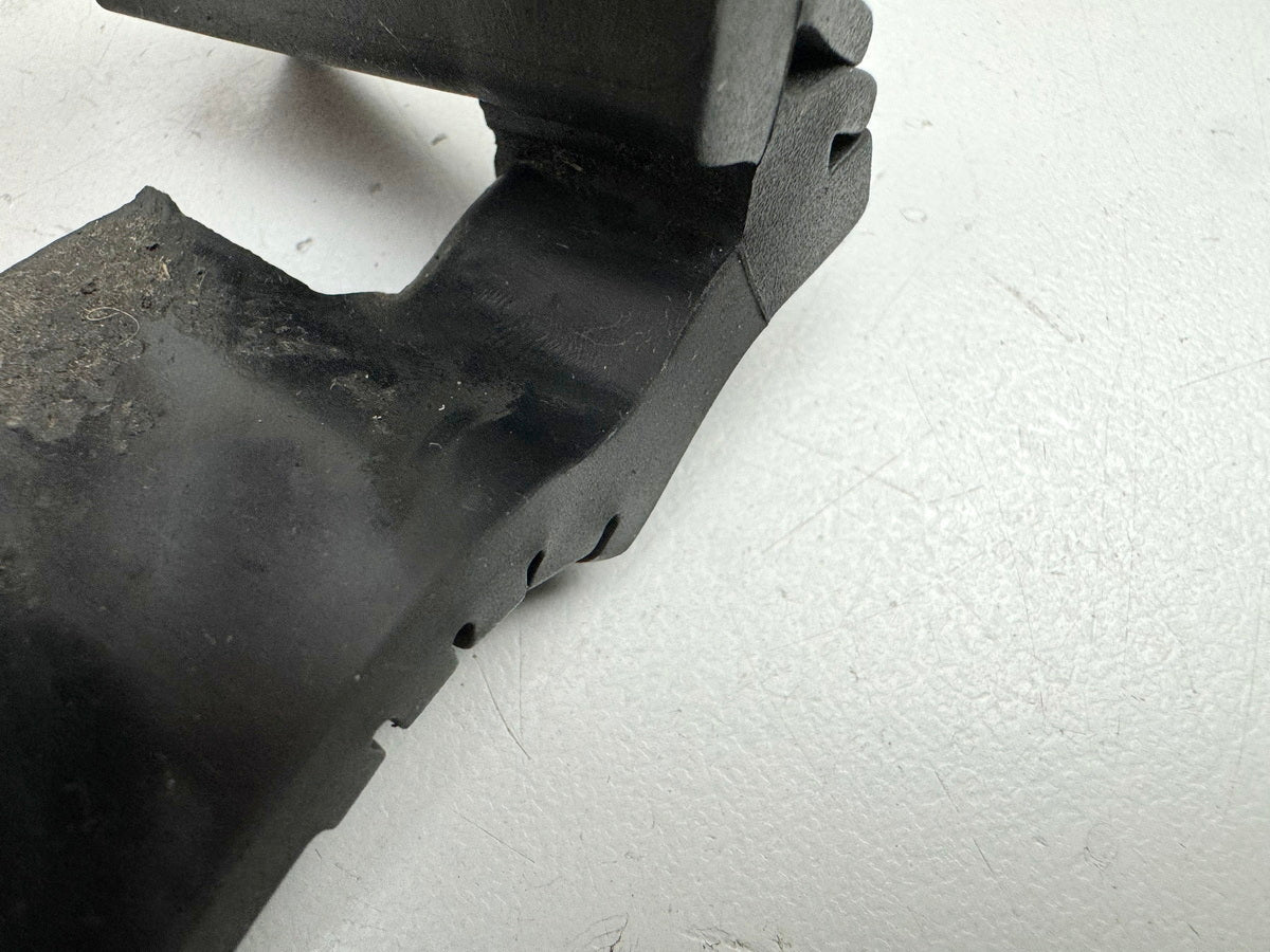 Honda CBR 900 SC28 Gummi Dämpfer Puffer Tank hinten Kraftstofftank Hülse 92-95