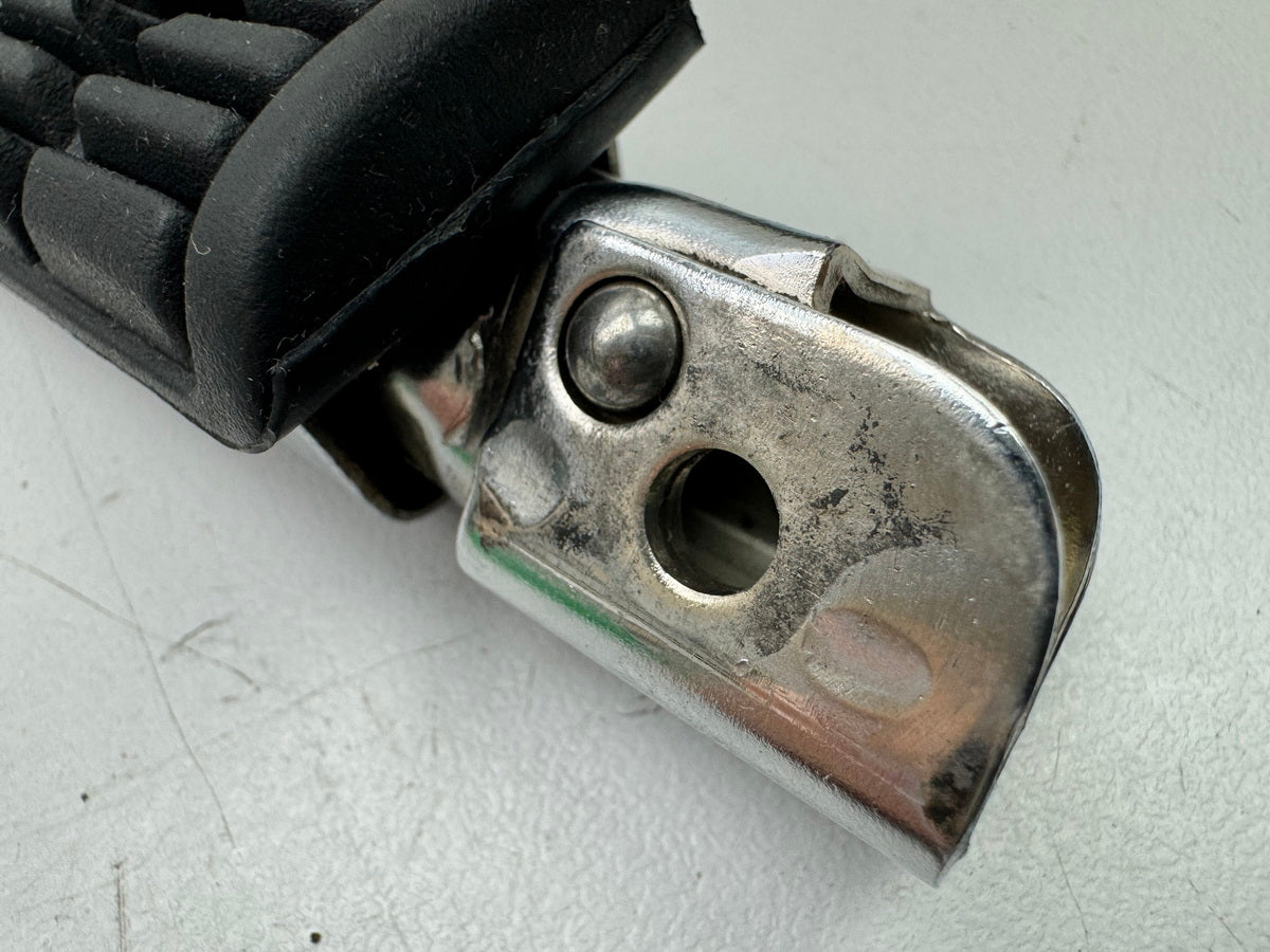 YAMAHA FZX 750 2MU (2JE) Rear Right Passenger Footrest