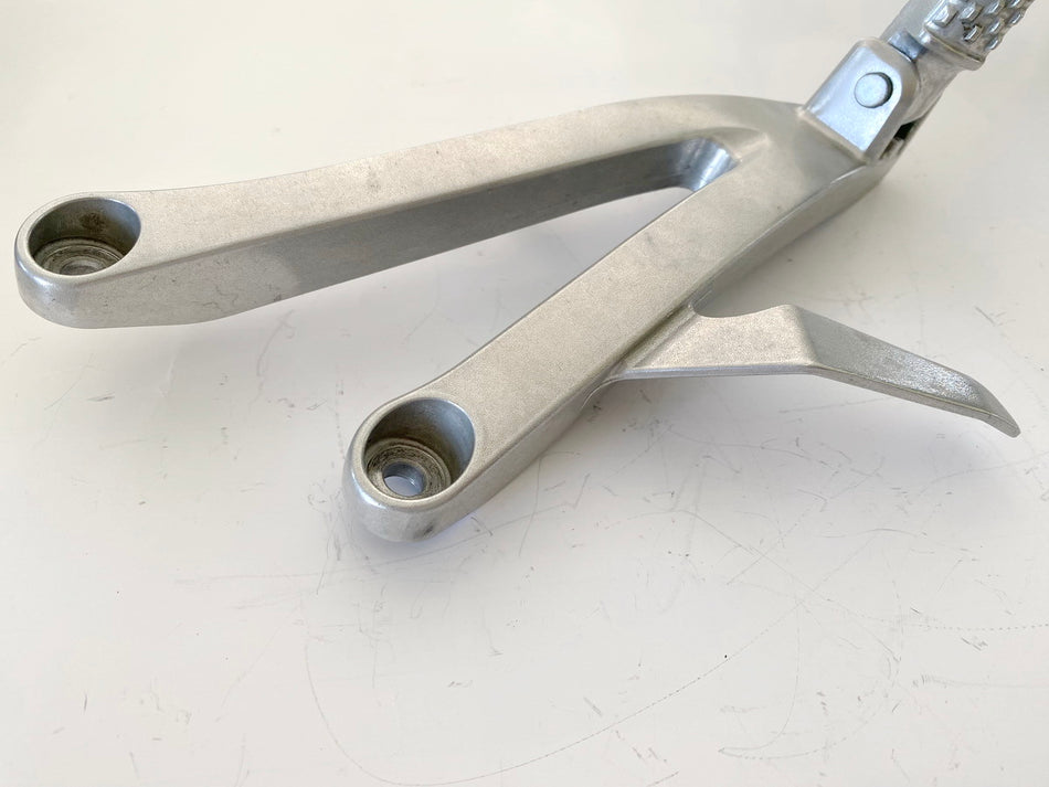 HONDA CBR 600 RR PC40 Pillion Footrest Right Bracket Footpeg Holder 07-13