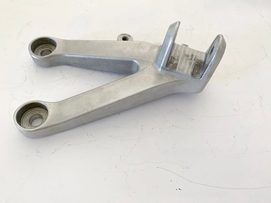 HONDA CBR 600 RR PC40 Fußrastenträger Fahrer links Halter Fußrastenplatte 07-13