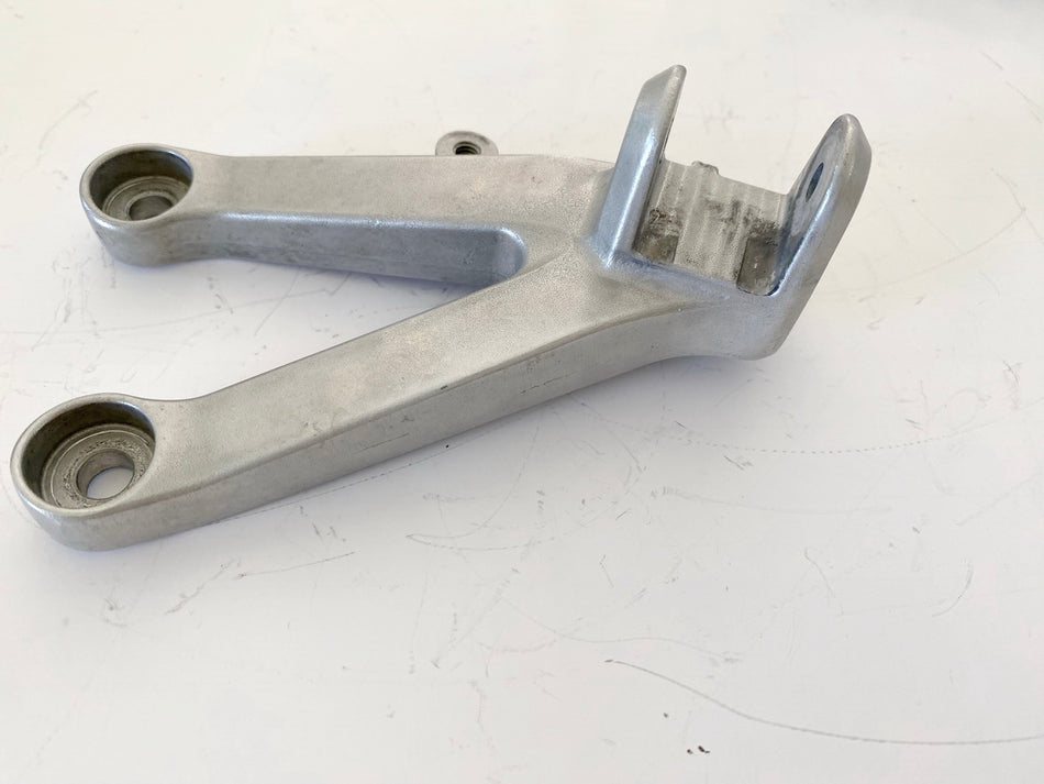 HONDA CBR 600 RR PC40 Fußrastenträger Fahrer links Halter Fußrastenplatte 07-13
