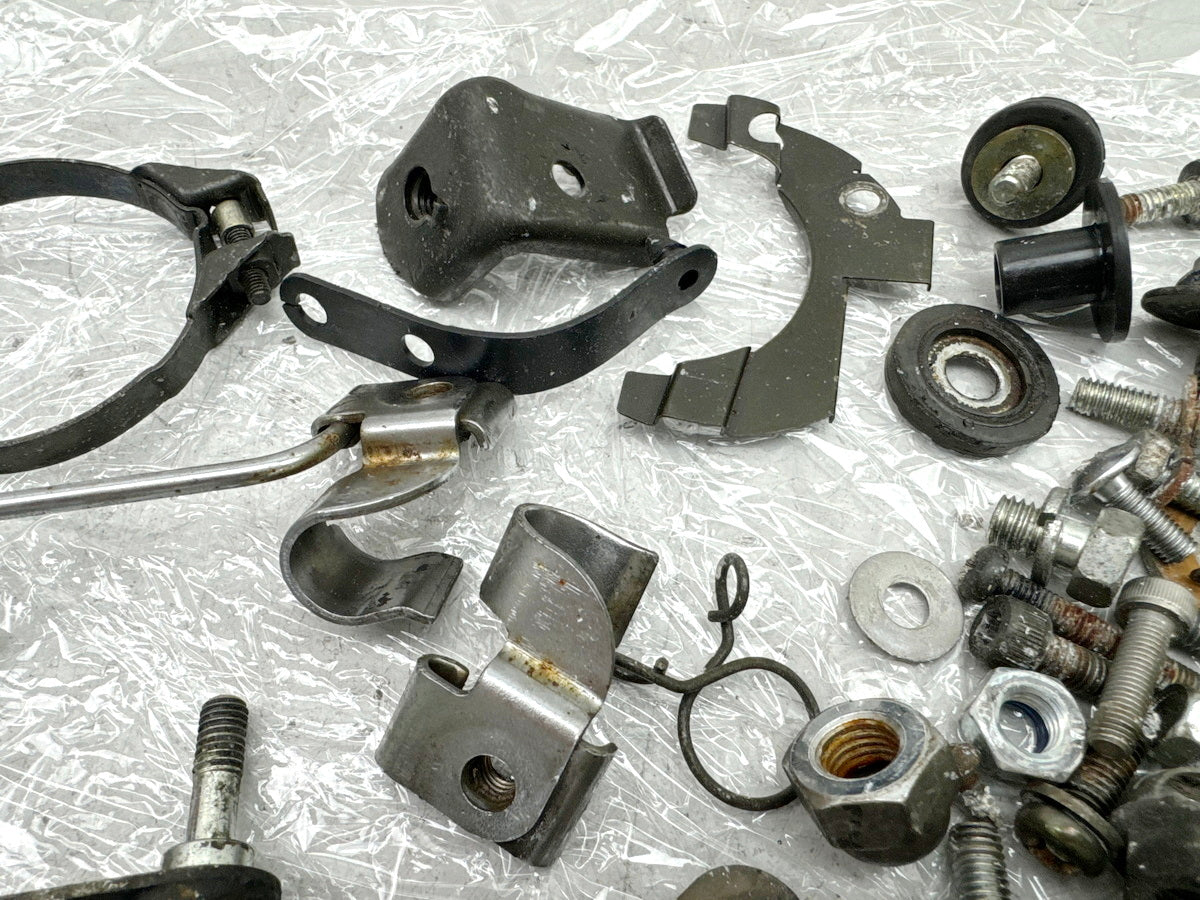 YAMAHA FZX 750 2MU (2JE) Screws Nuts Brackets Small Parts (for Frame Fairing)