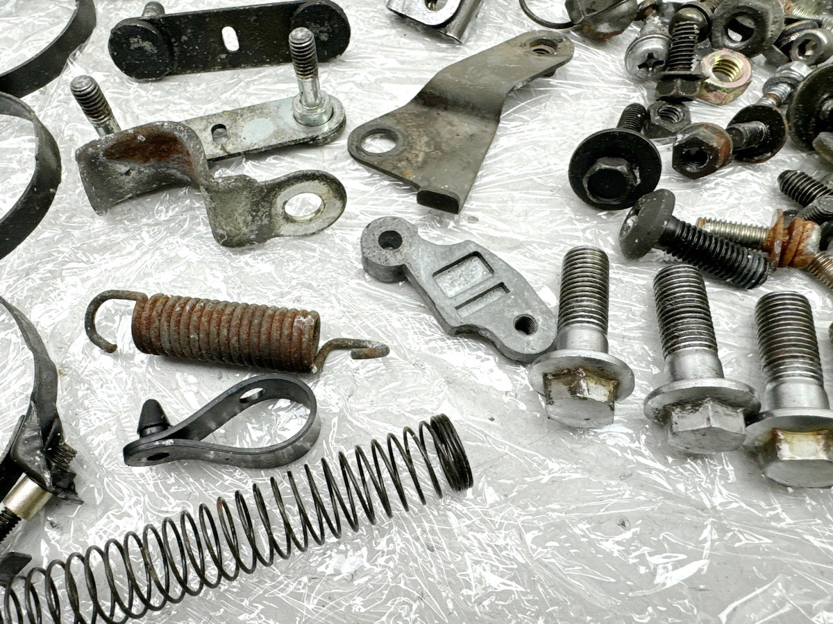 YAMAHA FZX 750 2MU (2JE) Screws Nuts Brackets Small Parts (for Frame Fairing)