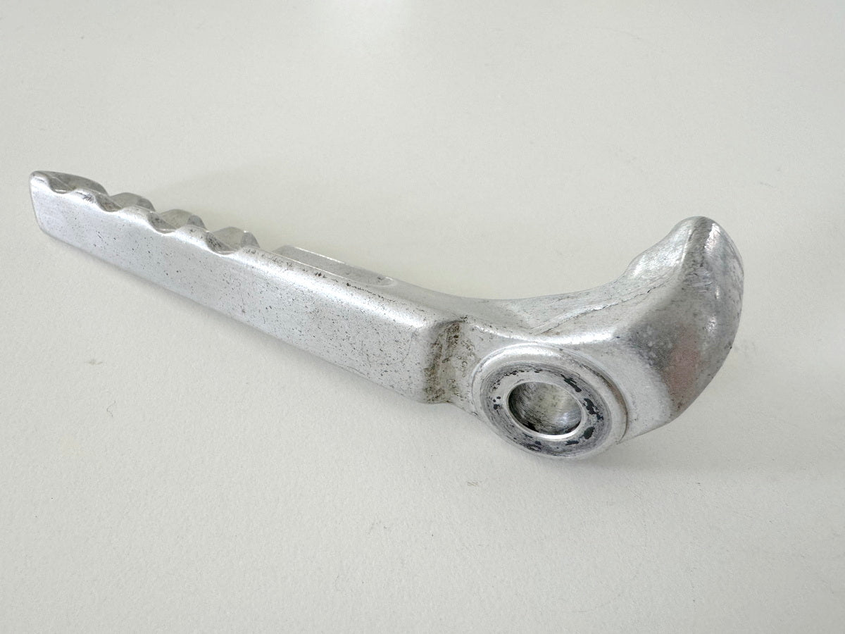 YAMAHA TT 600 E 4GV (4LW) Fußraste hinten links original Sozius Beifahrer