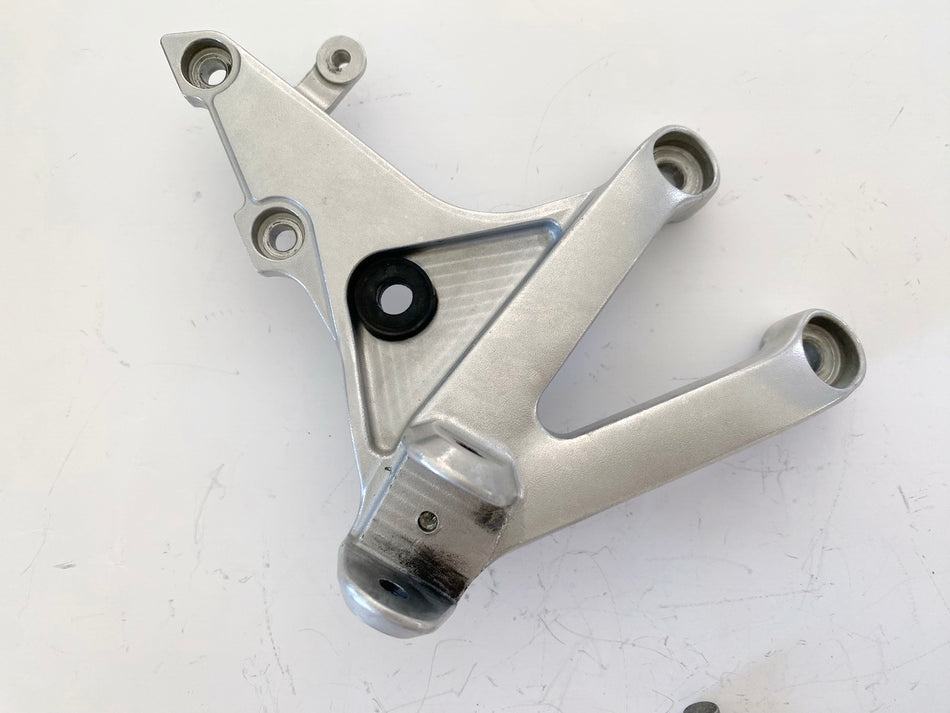 HONDA CBR 600 RR PC40 Footpeg Bracket Rider Right Holder Footrest Plate 07-13
