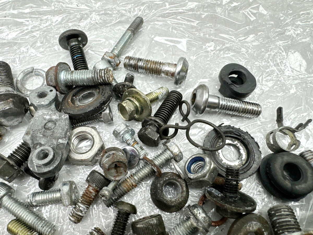 YAMAHA FZX 750 2MU (2JE) Screws Nuts Brackets Small Parts (for Frame Fairing)